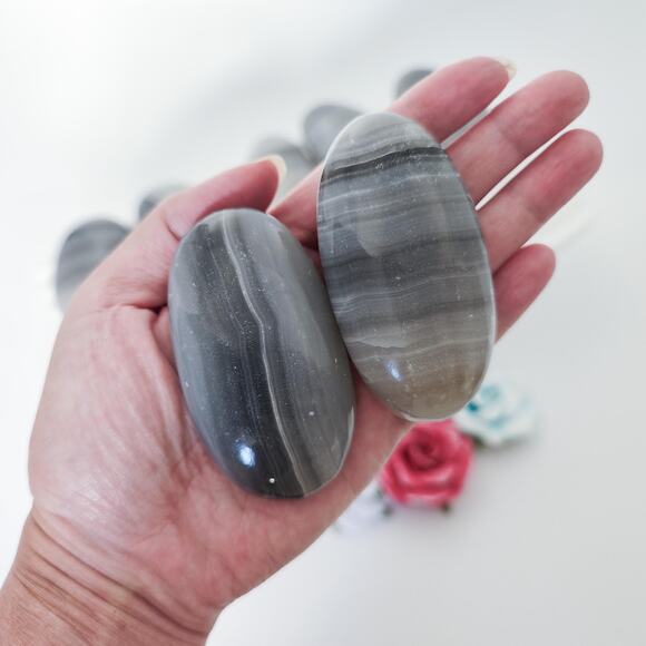 Black Banded Onyx Palm Stone - Picture 8 of 9